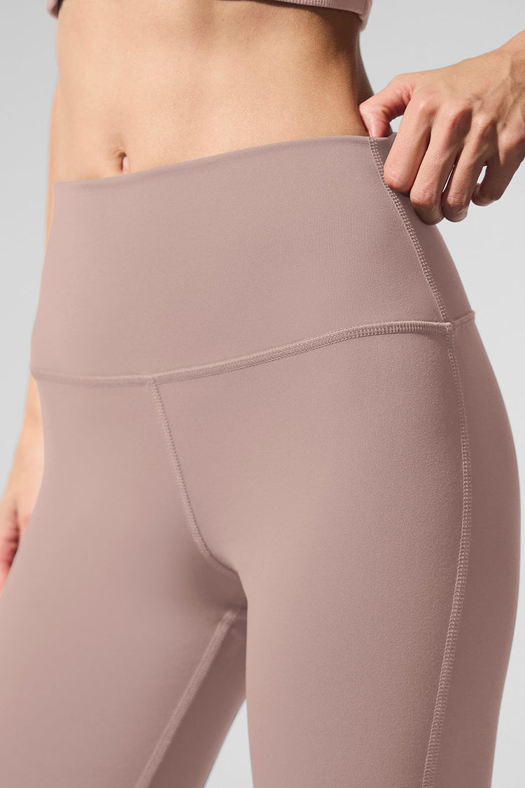 Leggings de tiro alto con corte acampanado 7/8 con diseño aerógrafo - Taupe
