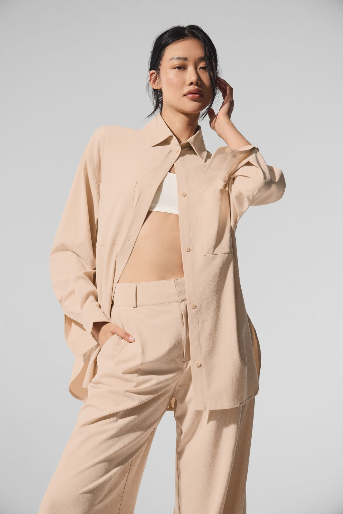 Camisa de manga larga con botones y paisaje onírico