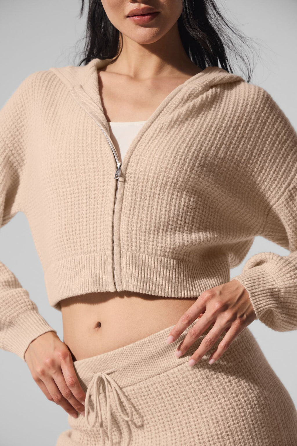 Sudadera con capucha y cremallera completa de cachemira y felpa con diseño de gofre - Macadamia Blush